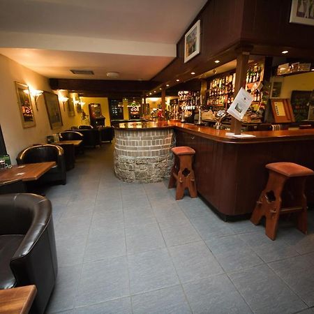 הלסטון The Angel Hotel מראה חיצוני תמונה