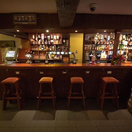הלסטון The Angel Hotel מראה חיצוני תמונה