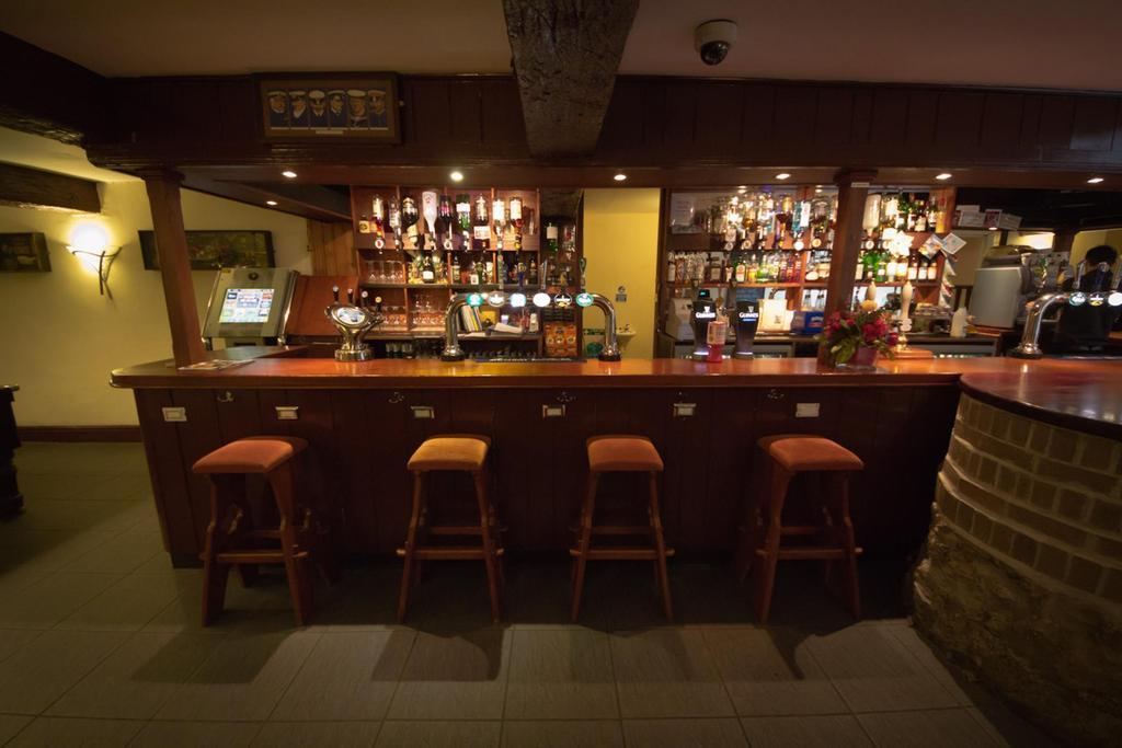 הלסטון The Angel Hotel מראה חיצוני תמונה